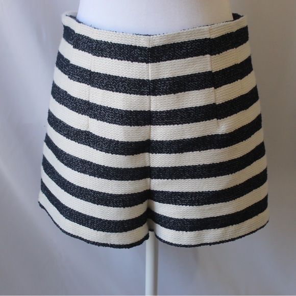 (EUC) BCBGeneration Nautical Shorts - Picture 2 of 8